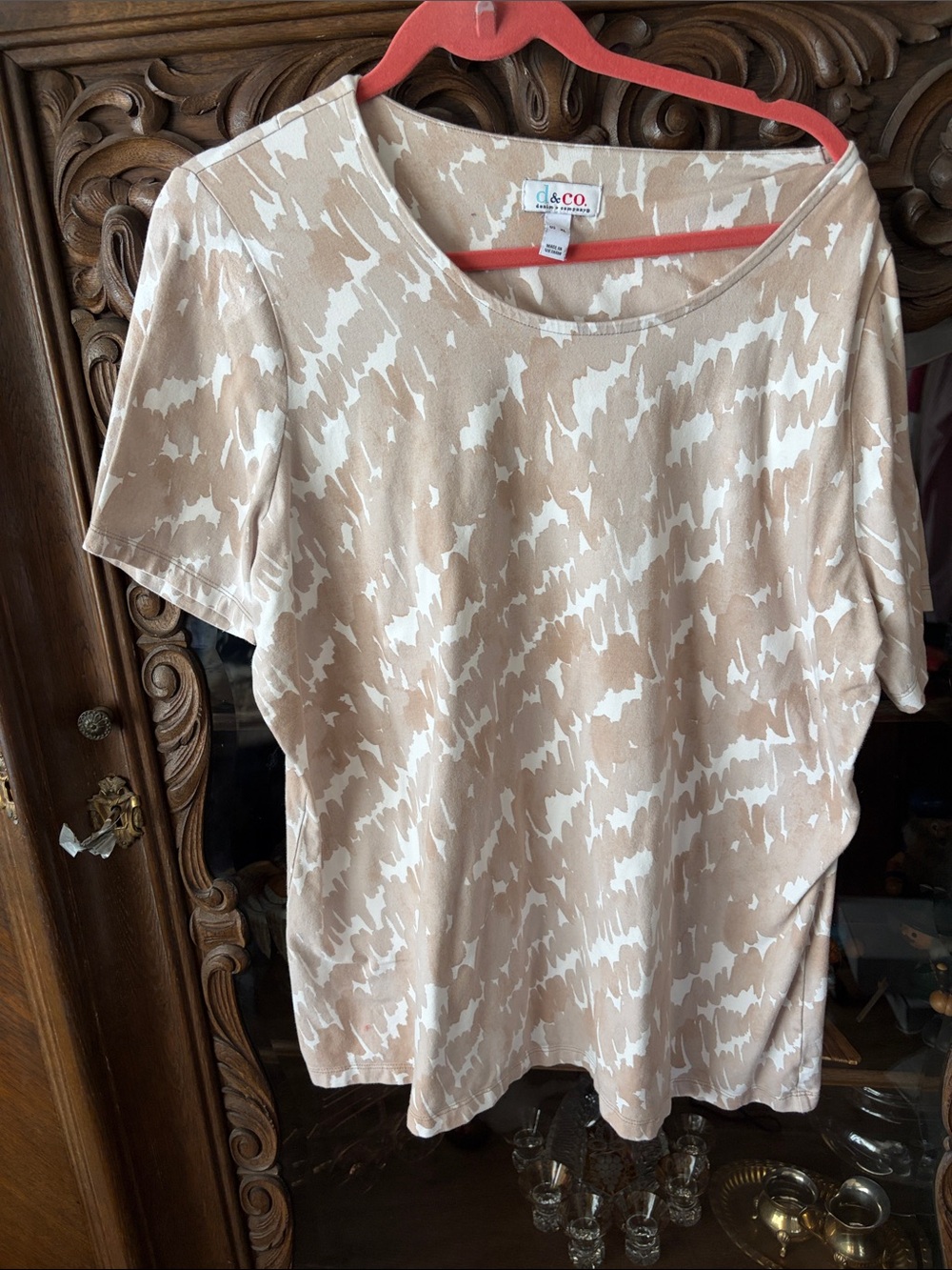 Beige and White Abstract Short-Sleeve Tee